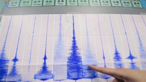 A member of Taiwan's Seismology Center points to a chart showing the earthquake activity detected by the central Weather Bureau in Taipei on April 20, 2015 (AFP Photo/Sam Yeh) 