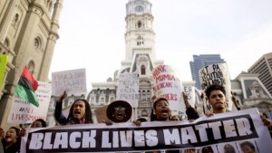 Protestors march past City Hall during a demonstration over the death of Freddy Gray outside City Hall on Thursday in Philadelphia, Pennsylvania. (Photo: AFP)