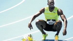 Bolt sits on the track pondering his next move after winning in New York last Saturday. Bolt ran 20.29 seconds in the 200m. (PHOTO: AFP)