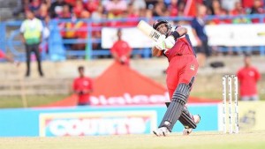 OVER THE TOP: Trinidad and Tobago Red Steel skipper Dwayne Bravo hits down the ground during the Hero Caribbean Premier League T20 match against the Jamaica Tallawahs at Queen’s Park Oval, Port of Spain, yesterday. —Photo: ANISTO ALVES