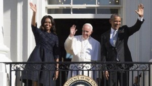 US President Barack Obama, First Lady Michelle Obama and Pope Francis wave during an arrival ceremony on the South Lawn of the White House in Washington, DC, September 23, 2015. PHOTO: AFP
