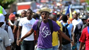 Supporters of LAPEH, Fanmi Lavalas and Pitit Dessalines parties march in the street in Port-au-Prince, on November 11, 2015, protesting against the Haiti election results