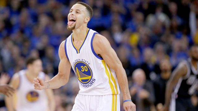 Curry scores 44 as Warriors improve to 21-0