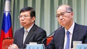 Minister of Foreign Affairs David Lee (at right) and Deputy Minister of Transportation and Communications Wang Kwo-tsai at the news conference in Taipei Friday, following the announcement that the ICAO had not invited Taiwan to the Montreal aviation summit starting Tuesday.