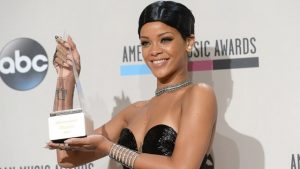 RIHANNA WITH HER AMA ICON AWARD BACK IN 2013.