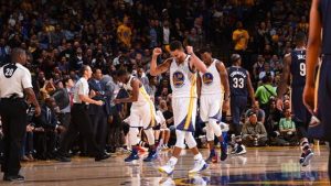 Stephen Curry #30 of the Golden State Warriors celebrates against the New Orleans Pelicans on November 7, 2016 at ORACLE Arena in Oakland, California. 